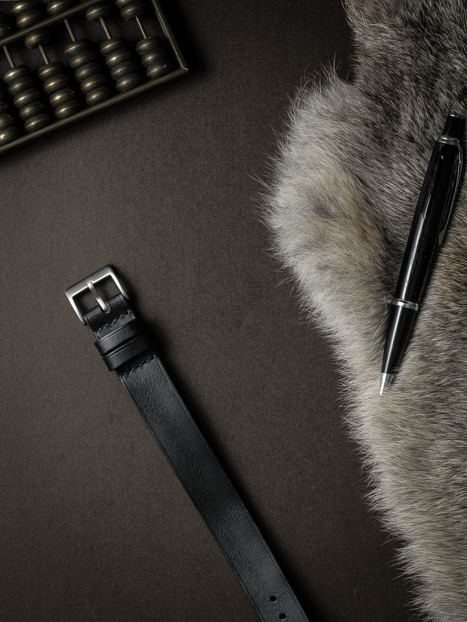 "Hugo" Sleek Black Leather One-Piece Strap