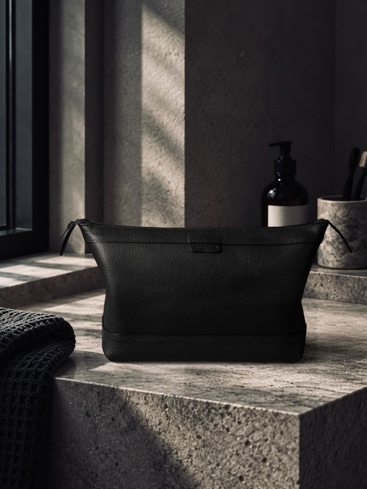 The Ludlow Travel Organizer Bag - Black Leather