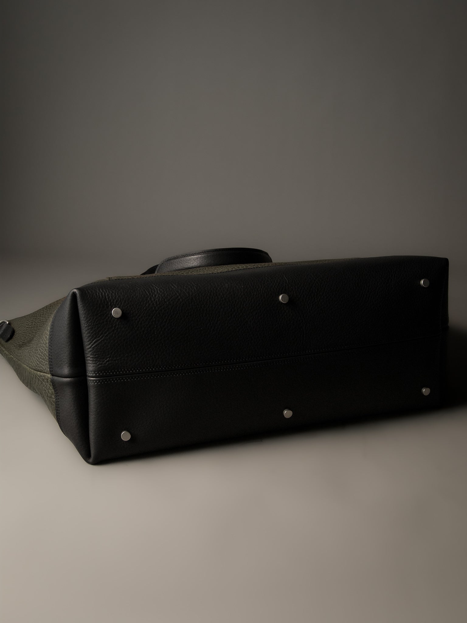 The Gramercy Weekender Bag - Olive Green