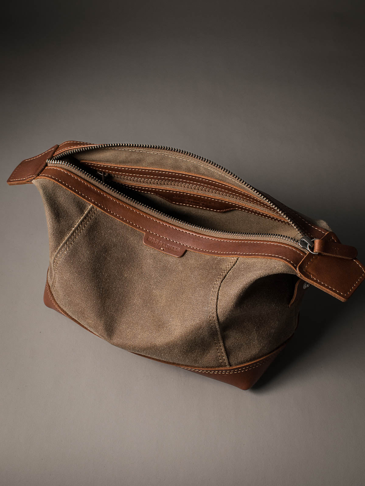 Ballenger Travel Case - Tan Canvas